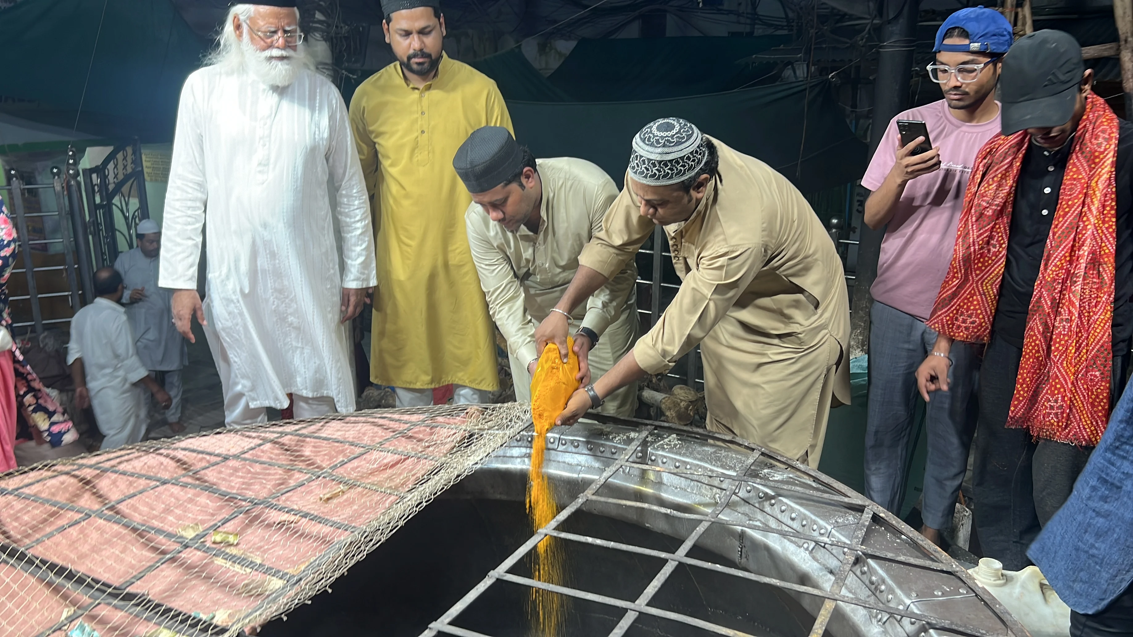 Deg Preparation Ajmer Sharif Gaddi Nashin Offering