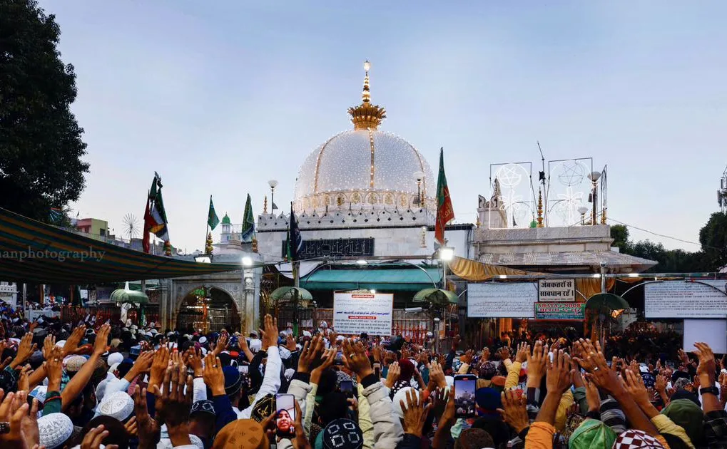 Roshni Time Ajmer Sharif Dargah Prayer Hands